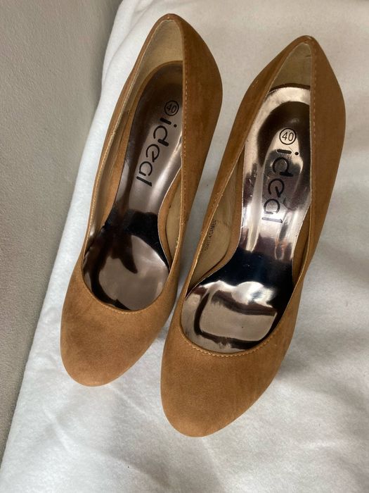 Wysokie karmelowe szpilki