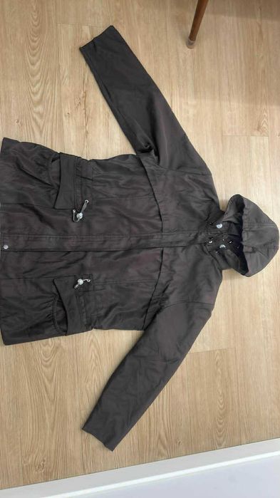 Parka castanha muito gira