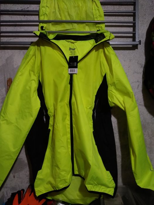 Sprzedam kurtkę damska przeciwdeszczowa