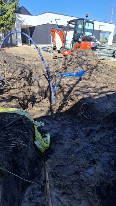 Usługi minikoparką, wozidłem budowlanym
