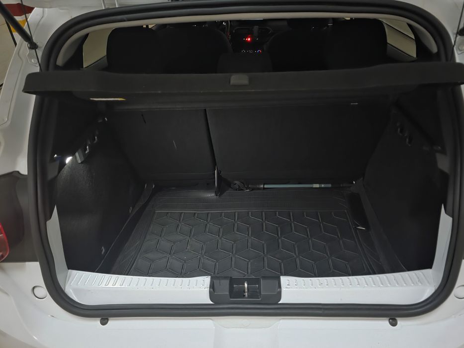 Dacia Sandero branco