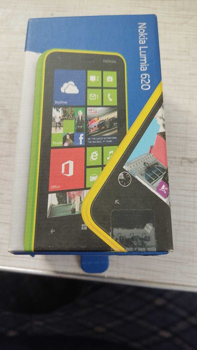 Телефон Nokia Lumia 620