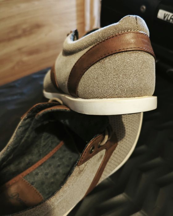 Sapatos de verão novos sem uso n 45
em camurça perfurada natural
N 4