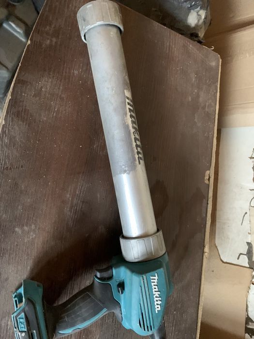 Акумуляторний пістолет Makita на герметик