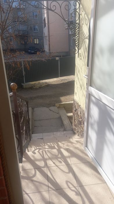 3к особняк з подвір'ям р-н Бам