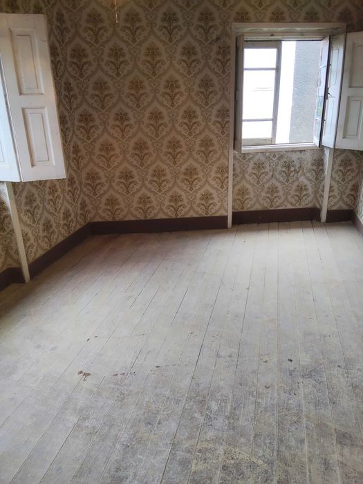Moradia da reconstrução em Óis da Ribeira