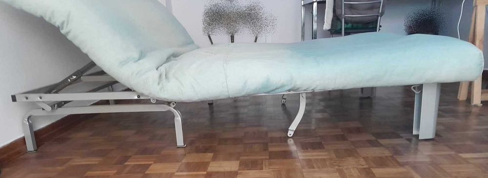 Sofá-cama 3 lugares com cabeçeira elevatória em modo Cama - Bom Estado