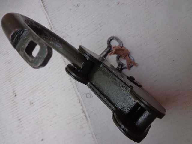 Замок навесной большой старый.