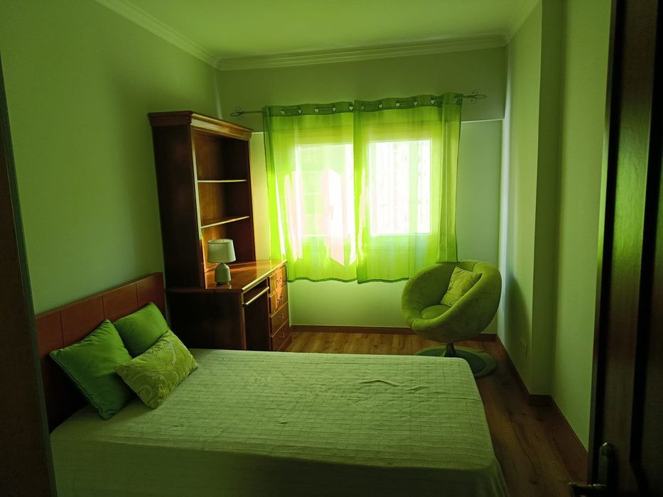 Quarto para arrendar Massamá- ladies