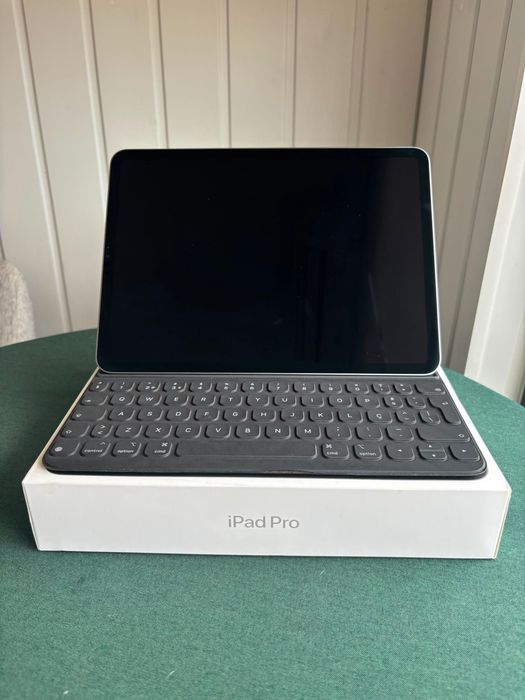 iPad Pro 11” M2 Wi-Fi 256GB + Teclado + Caneta