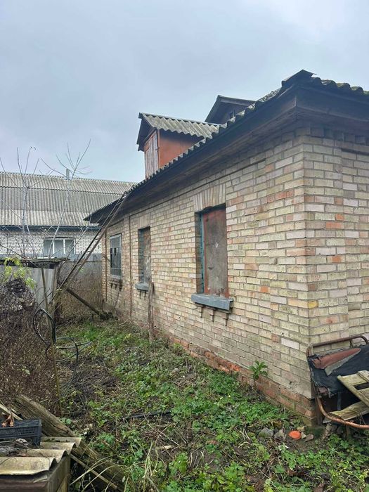 Будинок у самому центрі села Димер з усіма комунікаціями