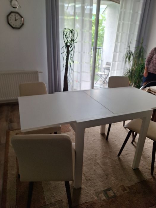 Stół rozkładany i cztery krzesła  w super cenie