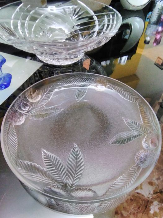 Travessas, saladeira, fruteira. Em vidro. Cristal.