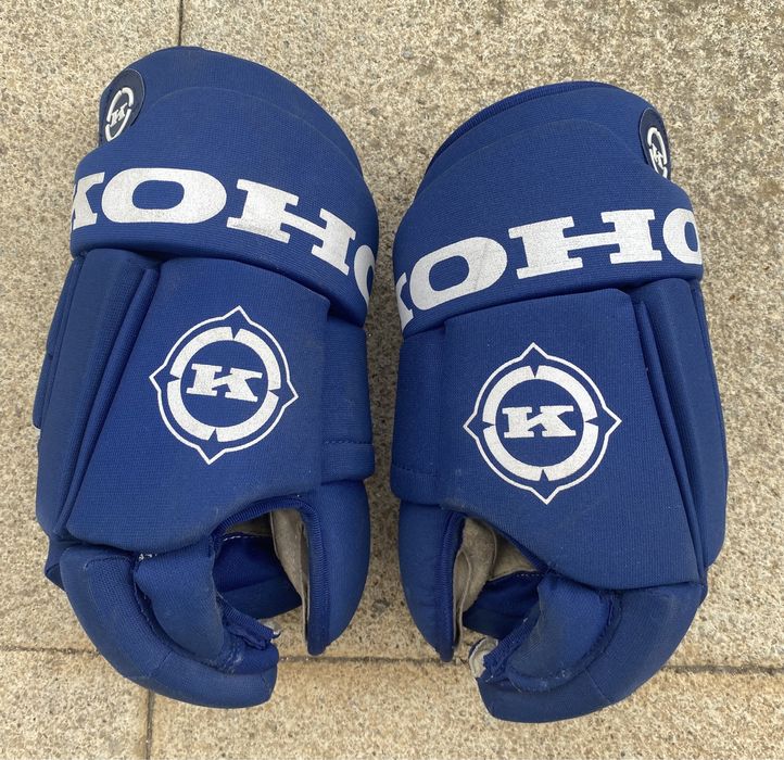 Vendo artigos de hóquei no gelo