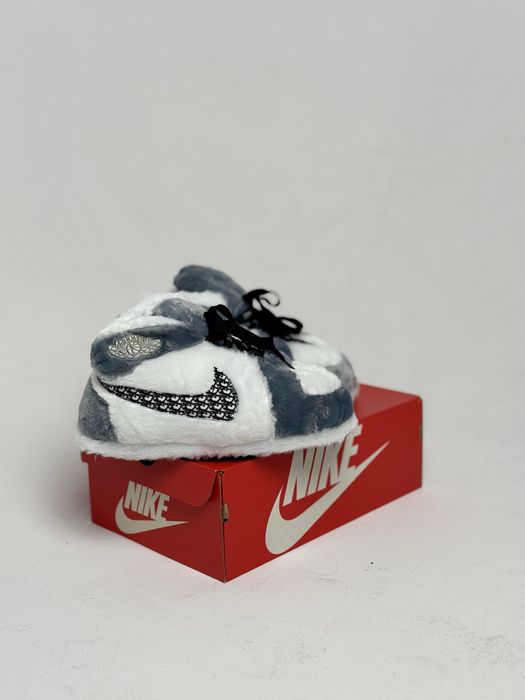 Kapcie pluszowe jak Nike Jordan 1