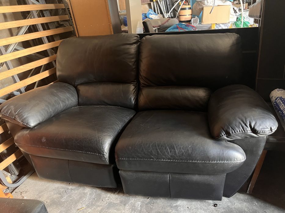 Sofa em Pele com descansa pernas