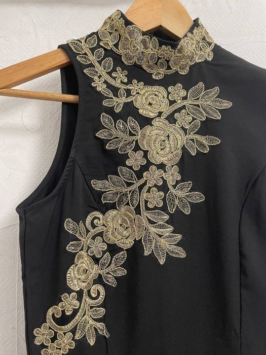 Святкова Розкішна сукня довга на одне плече з розрізом на нозі