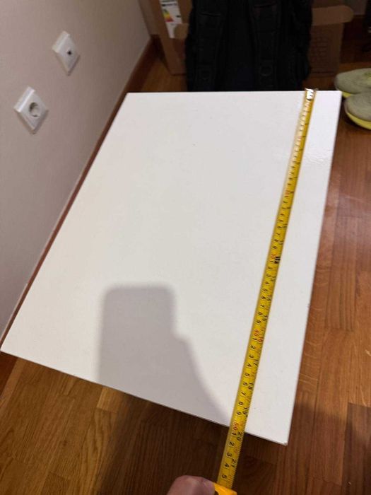 Mesinha de cabeceira MALM