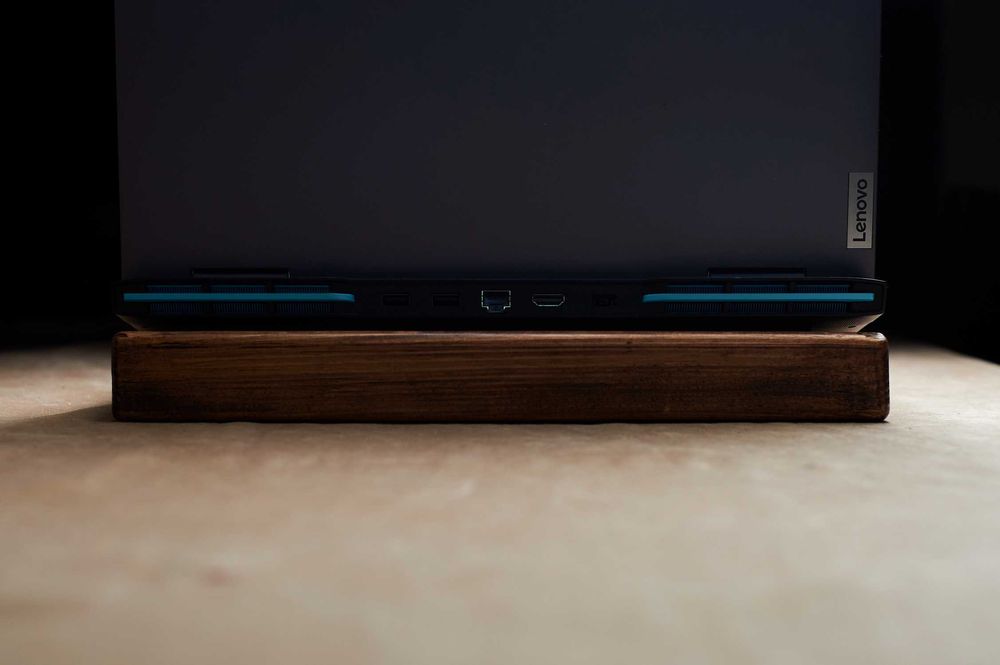 Drewniana podstawka do komputera laptopa