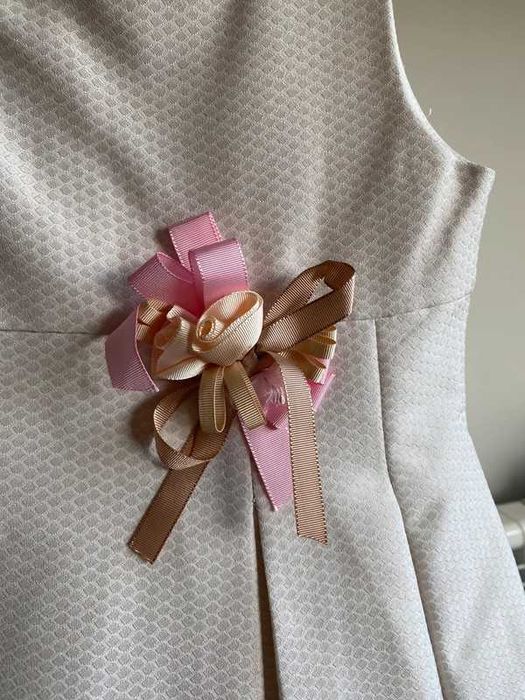 vestido de alças beje claro