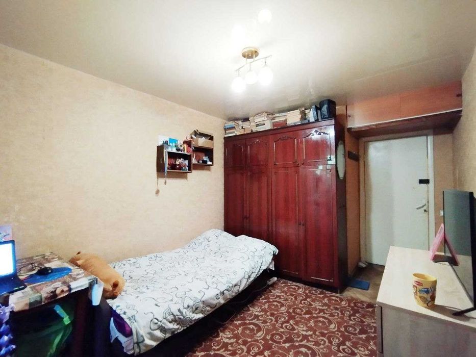 Продаж КІМНАТИ у комунальній кв-рі. вул.Кубанської України,буд.28.