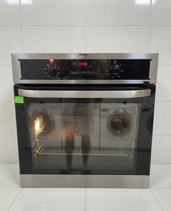 Духова піч Voss Electrolux