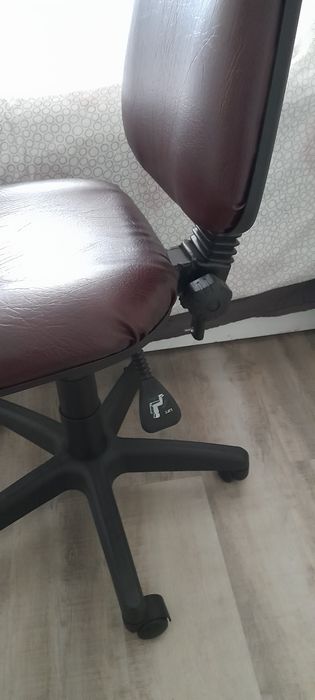 Secretária e cadeira forrada