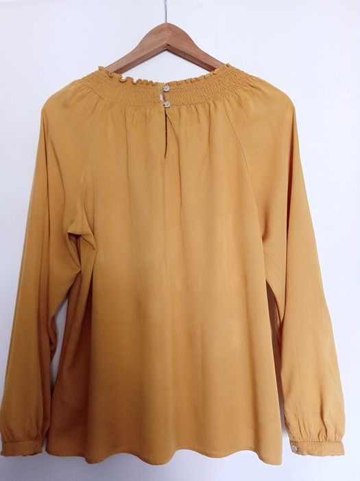 Blusa amarela elegante