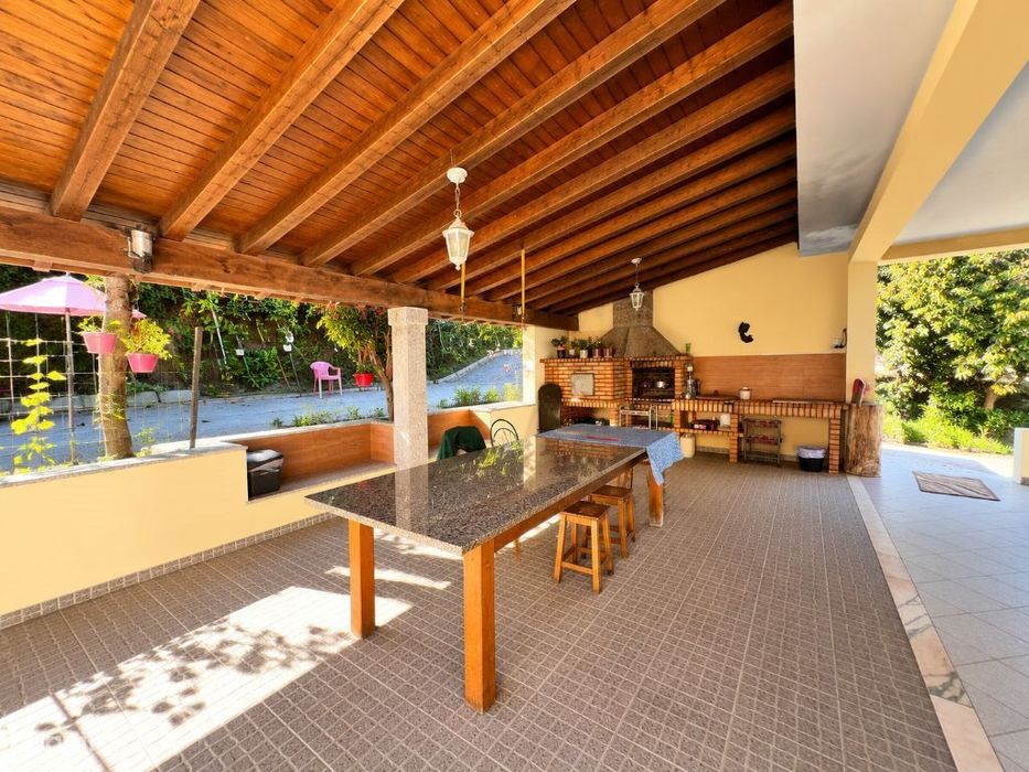 Excelente Propriedade Com Moradia T4 Independente Em Fregim, Amarante