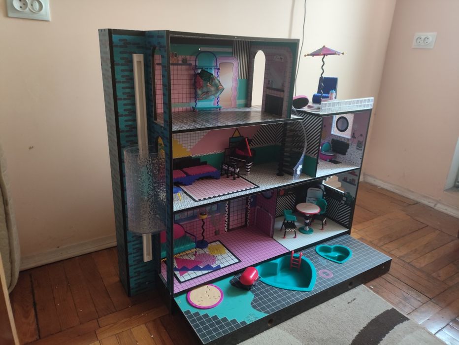 Будинок LOL великий