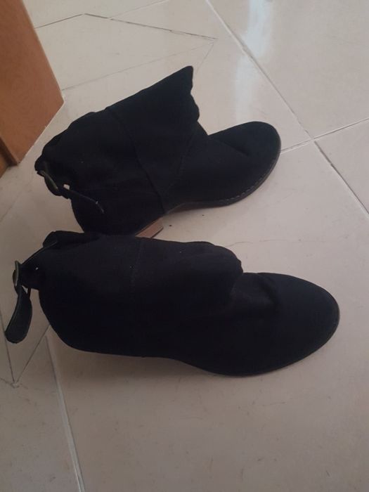 Botas pretas com capas novas