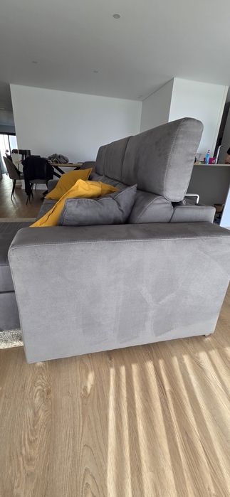 Sofá cinzento com chaise longue