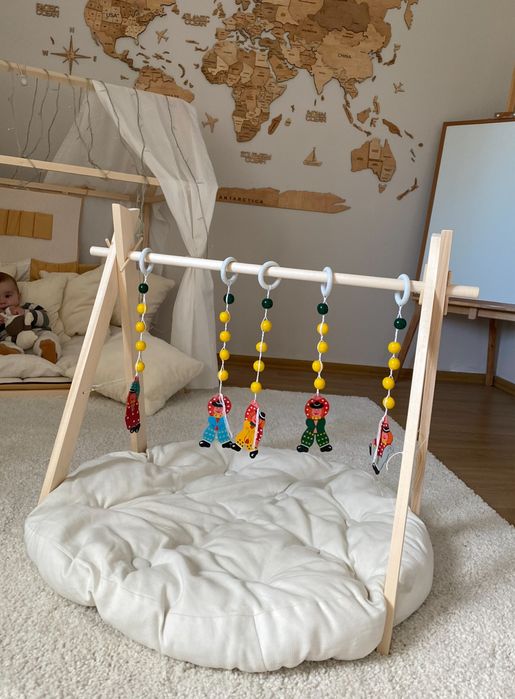 Мобіль дерев'яний підлоговий Монтессорі
