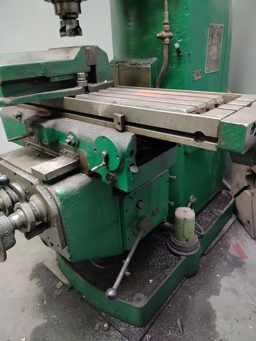 Frezarka uniwersalna do metalu | Stół 1250 × 270 mm | 380 V | Imadło