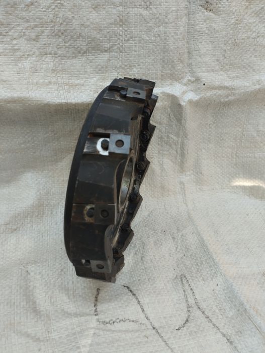 Продам фрези ,оправки ,свердла вживане в нормальному стані