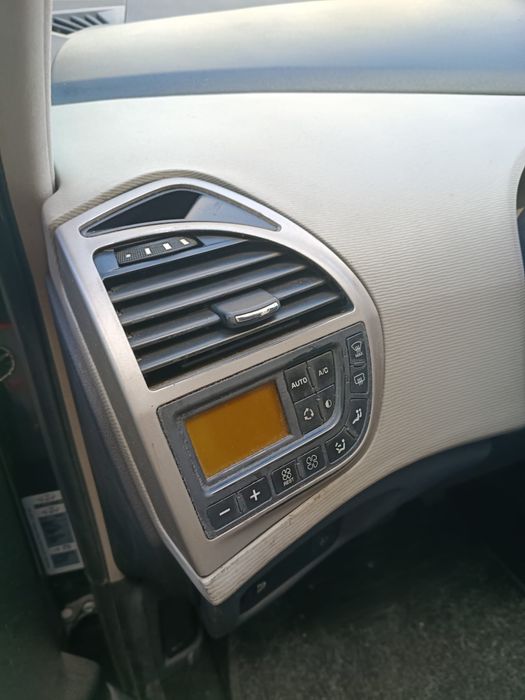 Citroën C4 Grand Picasso, ano 2008, com motor 1.6 HDi de 110 CV e caixa automática.