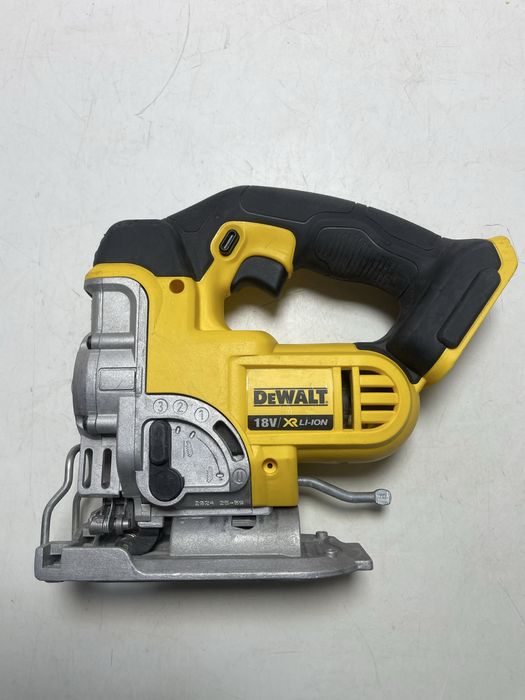 Акумуляторний лобзик DeWalt DCS331