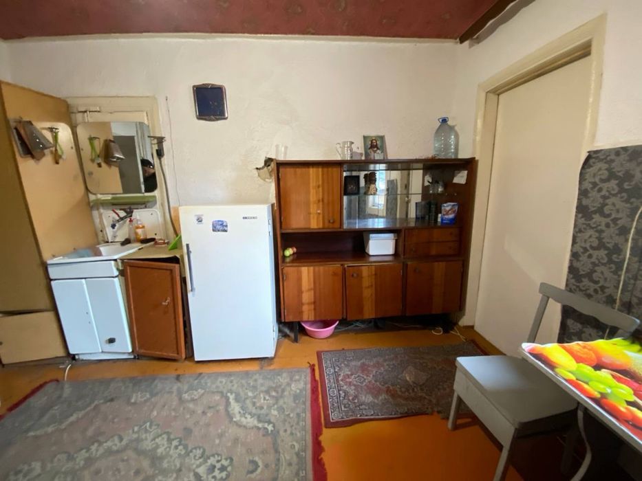 Здається кімната, район 12-тої школи!