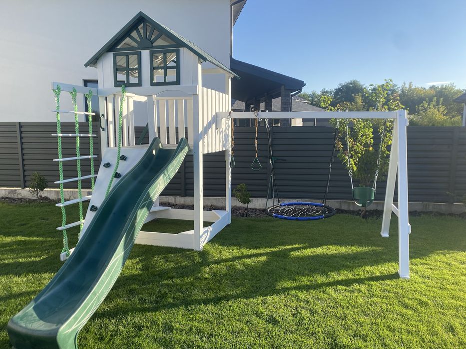 Дитячий ігровий комплекс, майданчик, будиночок, пісочниця.