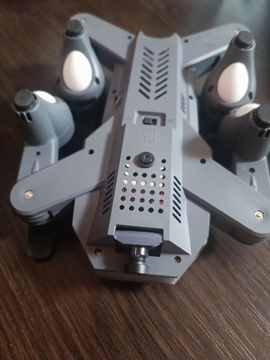 Квадрокоптер дрон