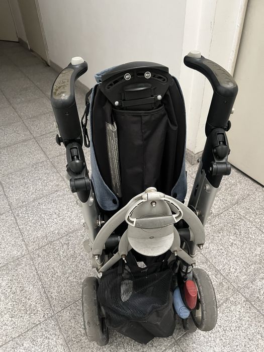 Carrinho bébé Confort com ovo e cadeira.