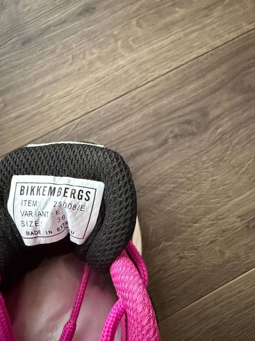 Продам нові жіночі кросівки Bikkemberg