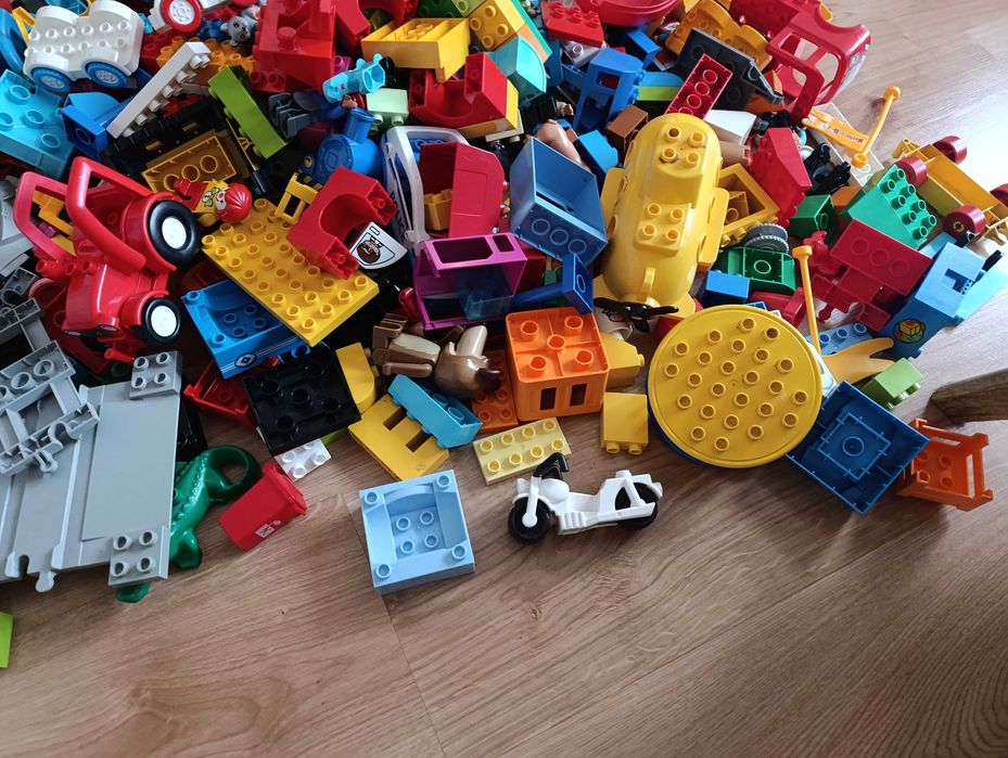 Rezerwacja Mnóstwo klocków LEGO Duplo pociągi, tory, figurki wielki zestaw