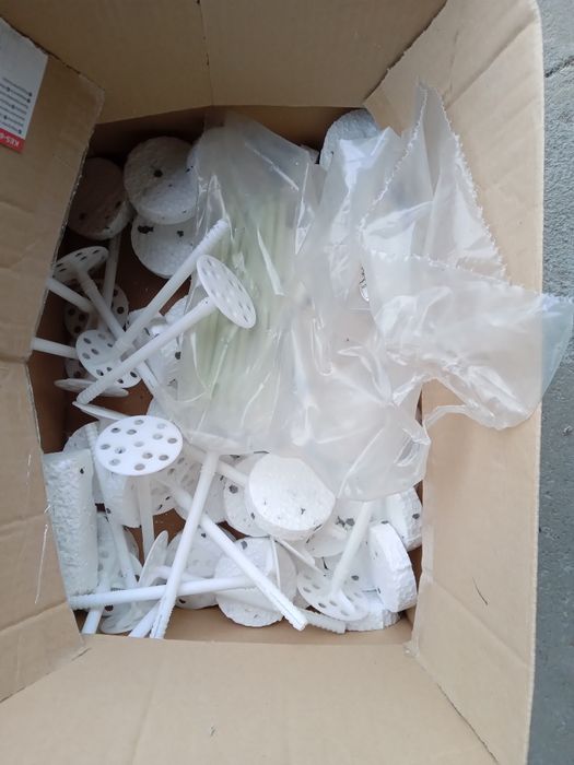 Kołki i zaślepki styropianowe