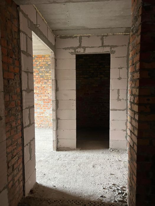 Продається квартира в цегляному будинку на Дружбі