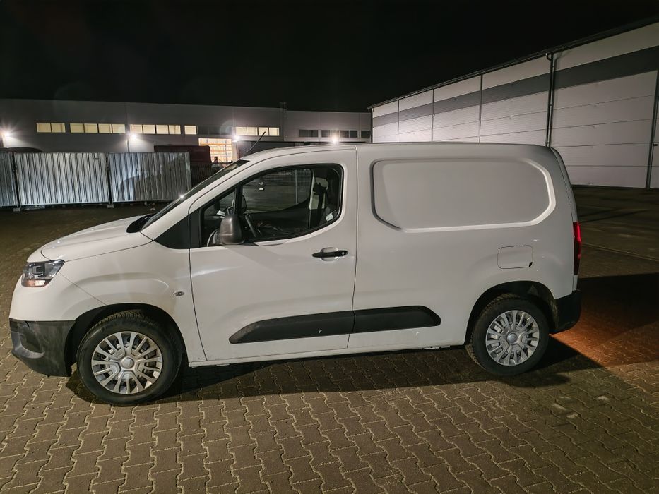 Wynajem samochód dostawczy Toyota Proace city