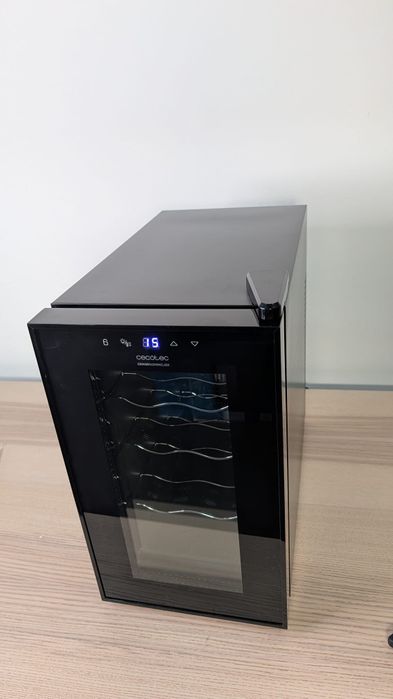 Wine cellar for maintaining wine temperature510877359953694720