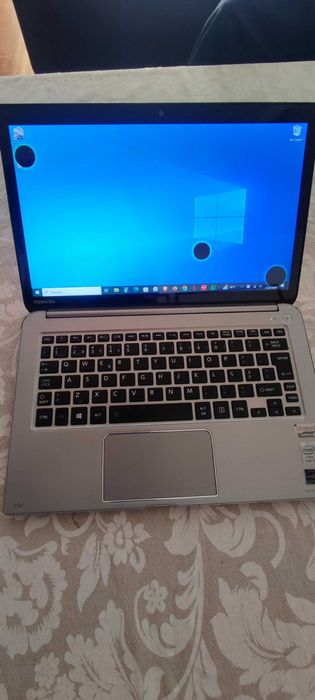 Portátil Toshiba KIRA-101  i7  8GB RAM