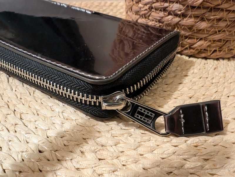 Szary metaliczny portfel Tjw Must Large Tommy Hilfiger