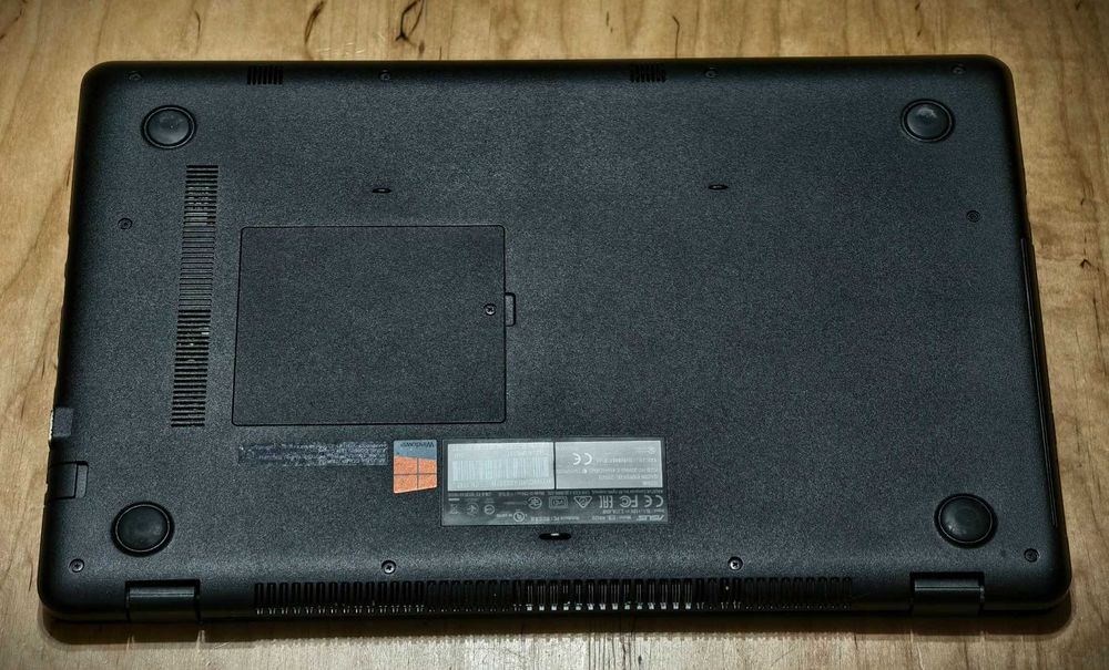 Laptop ASUS 15'6", i5-7200U, 16GB RAM, 256GB + 1TB, torba gratis!